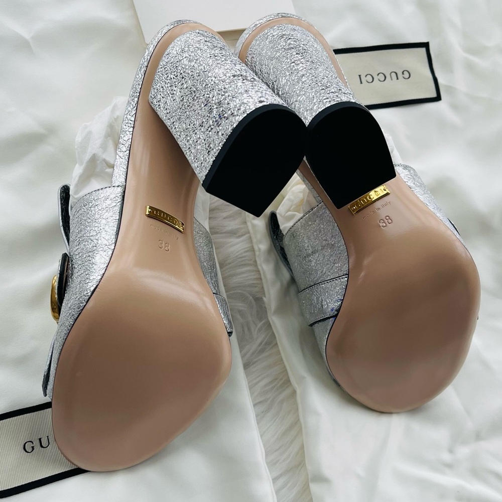 New! Gucci GG Marmont
Fringed Metallic Leather
Mules Sandals
SILVER Size 38 - Picture 3 of 16